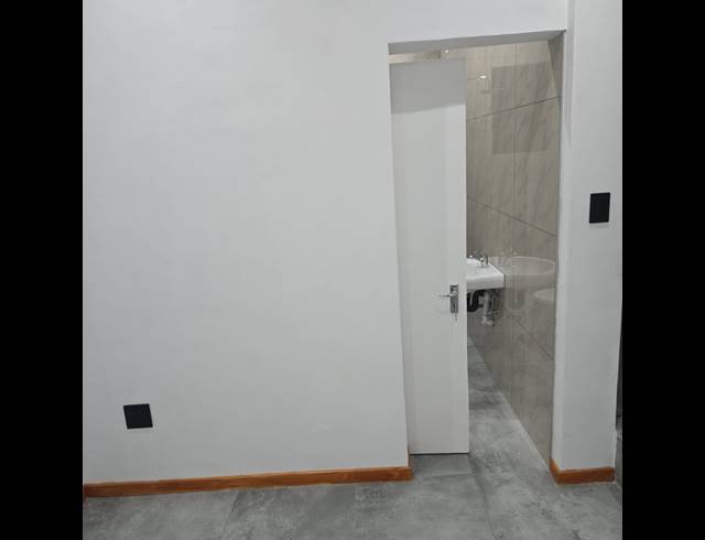 1 bed property to rent in MONTE VISTA